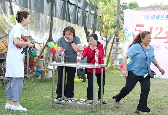 【感恩有你，白衣天使在行動(dòng)】昨日，成都神康癲癇醫(yī)院開展國(guó)際護(hù)士節(jié)戶外團(tuán)建