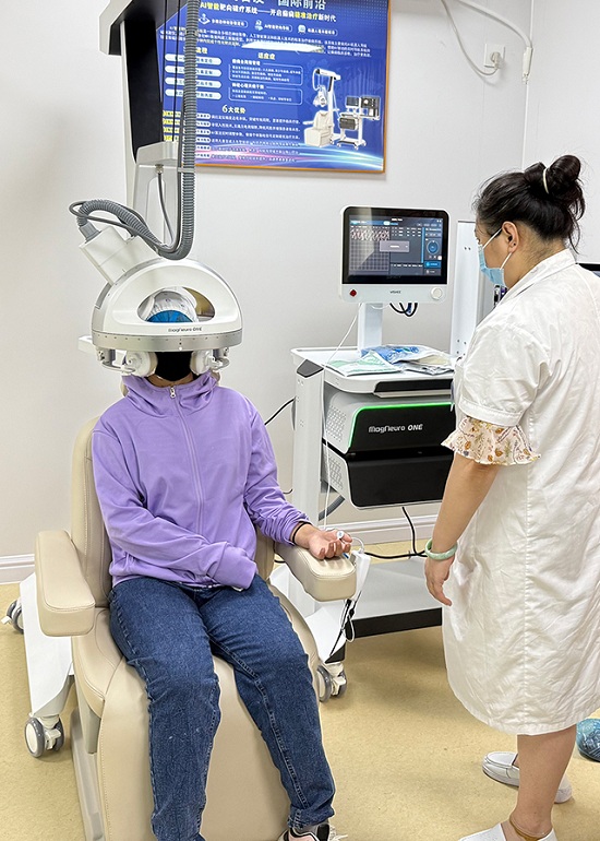 四川電視臺(tái)新聞?lì)l道《現(xiàn)場(chǎng)快報(bào)》：國(guó)際癲癇關(guān)愛(ài)日，“關(guān)愛(ài)困境癲癇病患者”公益項(xiàng)目啟動(dòng)!